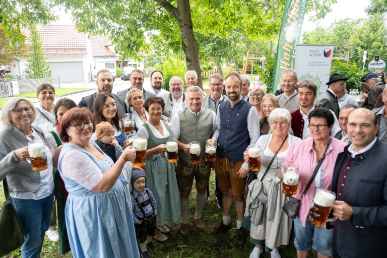 Bieranstich 2025 Gruppenbild Bieranstich 2025 Gruppenbild
