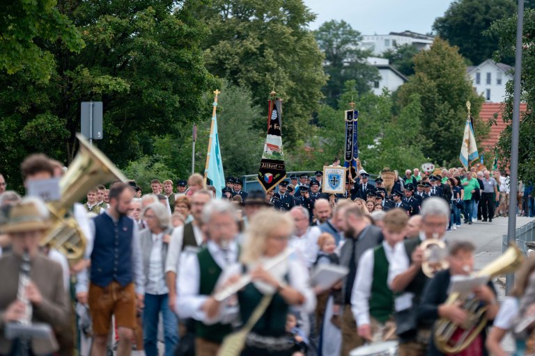 Bieranstich 2025 Auszug zur Wiesn Bieranstich 2025 Auszug zur Wiesn